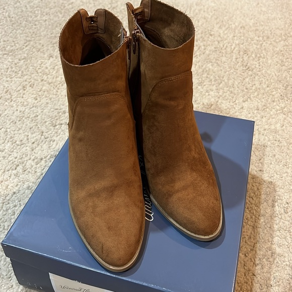 Universal Thread womens Chestnut color ankle boot - Picture 3 of 7